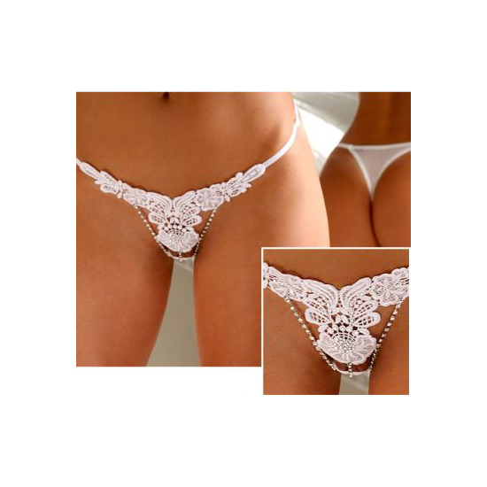 TANGA BRASILE�O DE GUIPURE EN FORMA DE TRIANGULO BLANCO